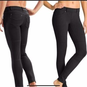 Athleta Women's Skinny Pants - Black